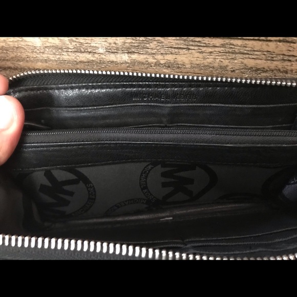 Michael Kors black leather wallet - Picture 7 of 9